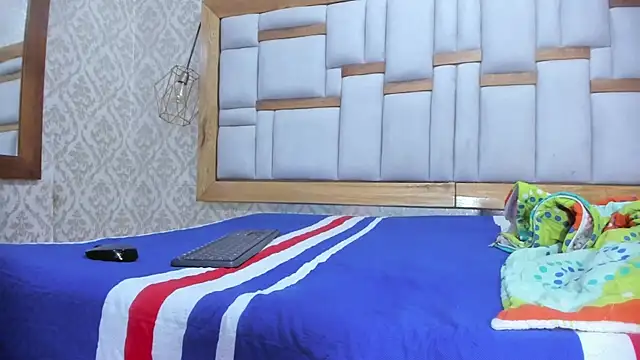 arl chloee online show from 11-08-25, 03:07