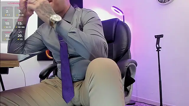 Nicolas Fellener online show from 11-08-25, 02:45