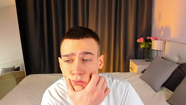 Snapshot of Kevin_Kesi chatting on 02-02-25, 06:15 Kevin Kesi online show from 02-02-25, 06:15