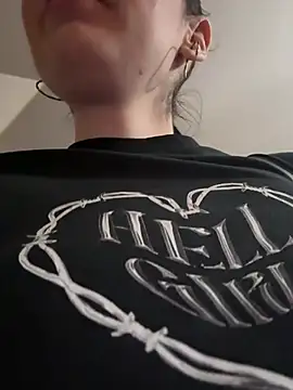 Snapshot of naughty_lucifer chatting on 01-11-26, 04:34 naughty lucifer online show from 01-11-26, 04:34