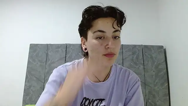 Snapshot of linda_33 chatting on 09-15-25, 12:21 linda 33 online show from 09-15-25, 12:21