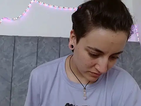 Snapshot of linda_33 chatting on 09-15-25, 04:51 linda 33 online show from 09-15-25, 04:51