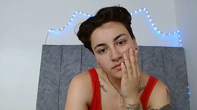 Snapshot of linda_33 chatting on 09-17-25, 07:04 linda 33 online show from 09-17-25, 07:04