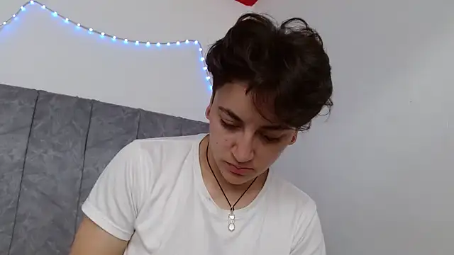 Snapshot of linda_33 chatting on 09-19-25, 03:24 linda 33 online show from 09-19-25, 03:24