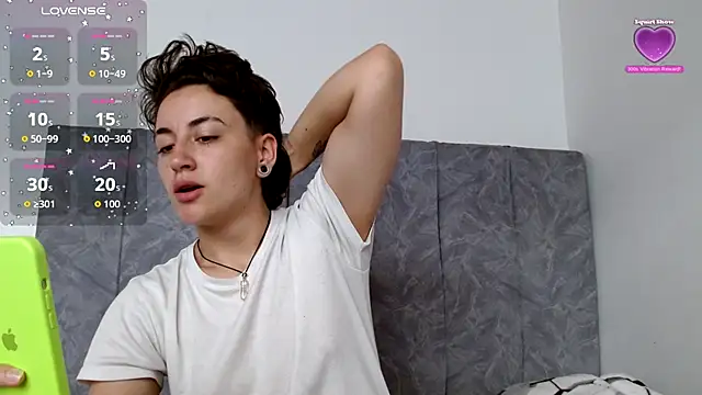 Snapshot of linda_33 chatting on 10-03-25, 05:10 linda 33 online show from 10-03-25, 05:10