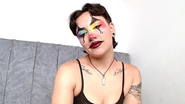 Snapshot of linda_33 chatting on 10-07-25, 07:44 linda 33 online show from 10-07-25, 07:44