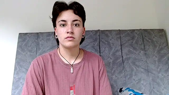 Snapshot of linda_33 chatting on 10-11-25, 09:02 linda 33 online show from 10-11-25, 09:02