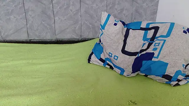 Snapshot of linda_33 chatting on 10-15-25, 06:41 linda 33 online show from 10-15-25, 06:41