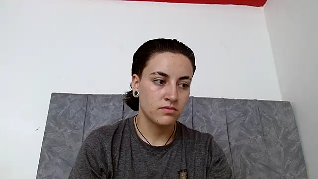 Snapshot of linda_33 chatting on 11-10-25, 01:10 linda 33 online show from 11-10-25, 01:10