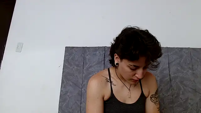 Snapshot of linda_33 chatting on 11-14-25, 03:11 linda 33 online show from 11-14-25, 03:11