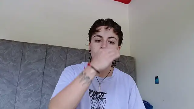 Snapshot of linda_33 chatting on 11-17-25, 02:56 linda 33 online show from 11-17-25, 02:56