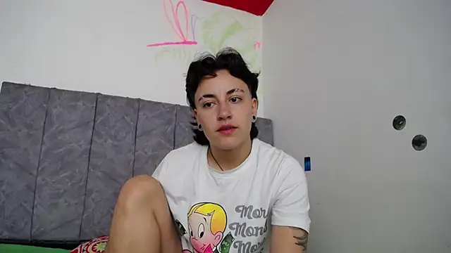 Snapshot of linda_33 chatting on 11-30-25, 04:00 linda 33 online show from 11-30-25, 04:00