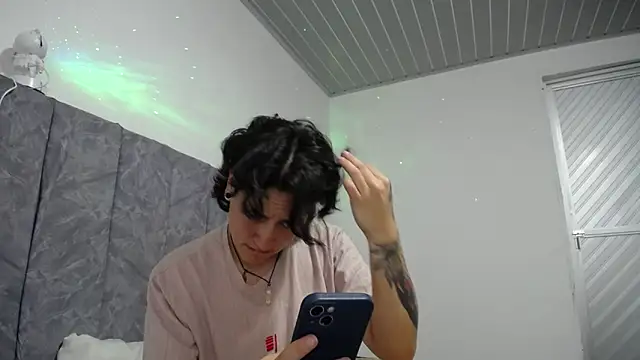 Snapshot of linda_33 chatting on 01-15-26, 10:02 linda 33 online show from 01-15-26, 10:02