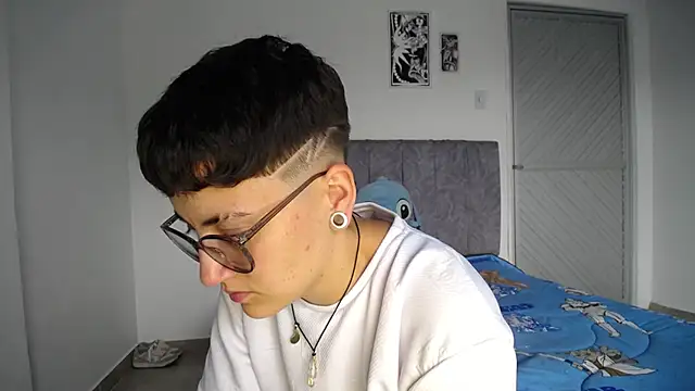 Snapshot of linda_33 chatting on 02-10-26, 07:51 linda 33 online show from 02-10-26, 07:51