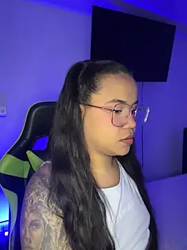 leila 22 online show from 11-28-25, 07:33