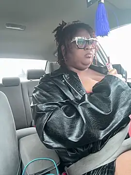 Snapshot of kweenxkarma chatting on 12-20-24, 11:05 kweenxkarma online show from 12-20-24, 11:05