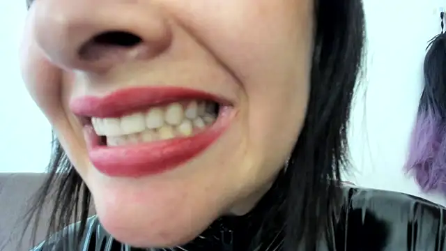 queen fetish online show from 01-21-25, 09:36