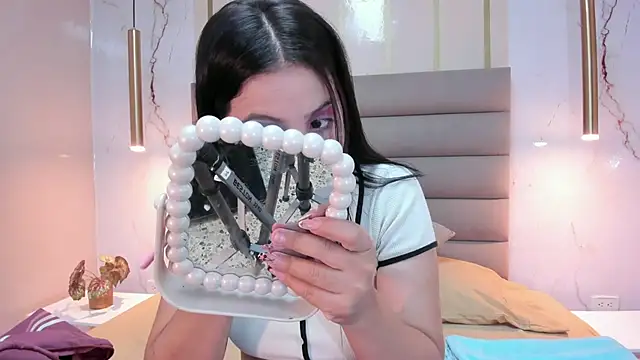 AnneDixie online show from 10-18-25, 03:09