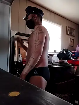 Snapshot of prettyboi6992 chatting on 12-16-25, 08:36 prettyboi6992 online show from 12-16-25, 08:36