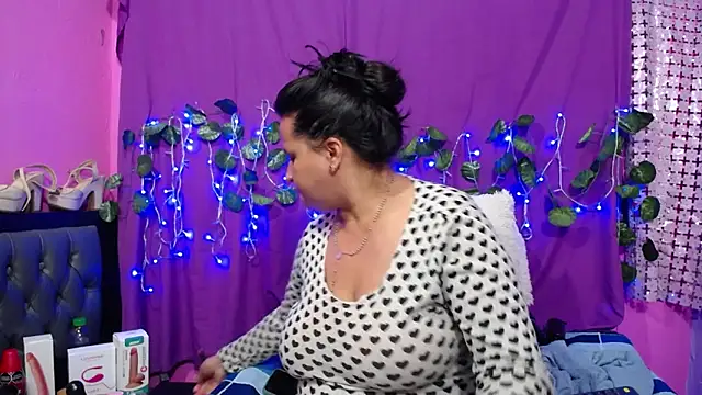 hazel 34 online show from 02-12-25, 07:24