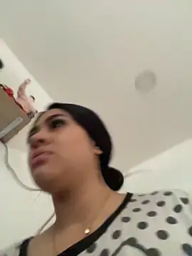 Charlotte cutee18 online show from 10-14-25, 03:46