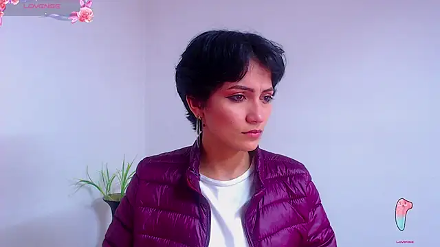 Hannaaaa   online show from 12-16-24, 08:37