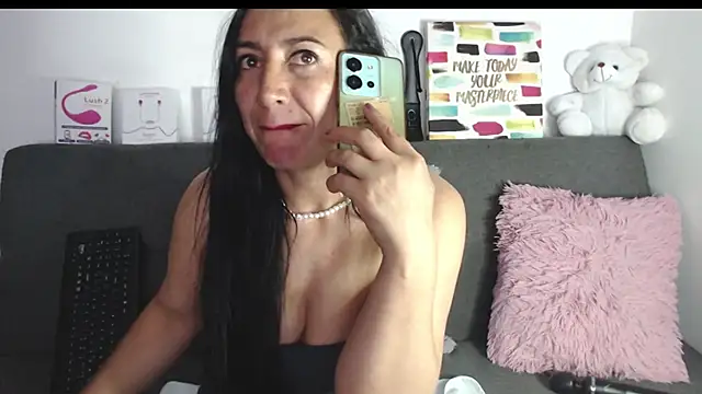 Snapshot of missbella1 chatting on 12-11-24, 08:39 missbella1 online show from 12-11-24, 08:39