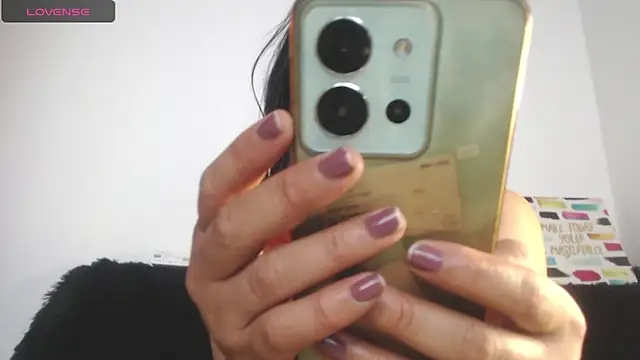 Snapshot of missbella1 chatting on 12-13-24, 11:17 missbella1 online show from 12-13-24, 11:17