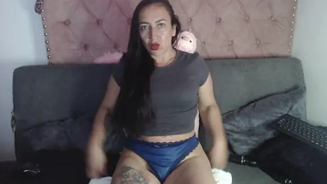 Snapshot of missbella1 chatting on 09-10-25, 09:04 missbella1 online show from 09-10-25, 09:04