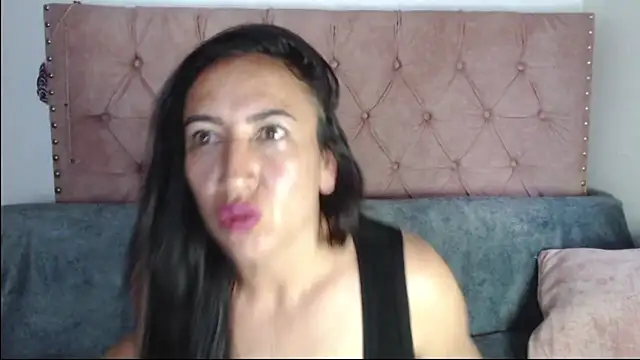 Snapshot of missbella1 chatting on 10-16-25, 08:54 missbella1 online show from 10-16-25, 08:54