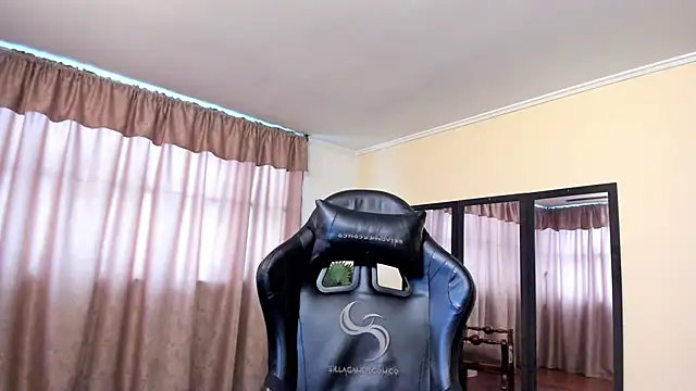 maylin yung online show from 11-17-25, 12:22