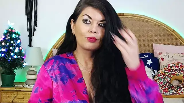 Snapshot of EllenGrace chatting on 12-24-24, 05:16 EllenGrace online show from 12-24-24, 05:16
