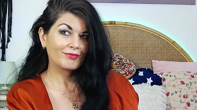 Snapshot of EllenGrace chatting on 12-29-24, 04:27 EllenGrace online show from 12-29-24, 04:27