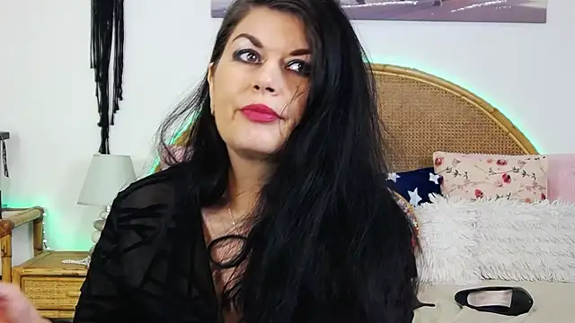 Snapshot of EllenGrace chatting on 01-05-25, 02:06 EllenGrace online show from 01-05-25, 02:06