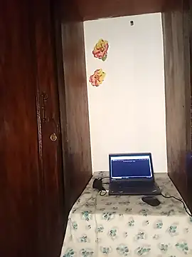 Snapshot of The-Peach-Flexer chatting on 10-28-25, 09:17 The-Peach-Flexer online show from 10-28-25, 09:17