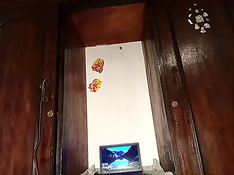 Snapshot of The-Peach-Flexer chatting on 10-29-25, 09:38 The-Peach-Flexer online show from 10-29-25, 09:38