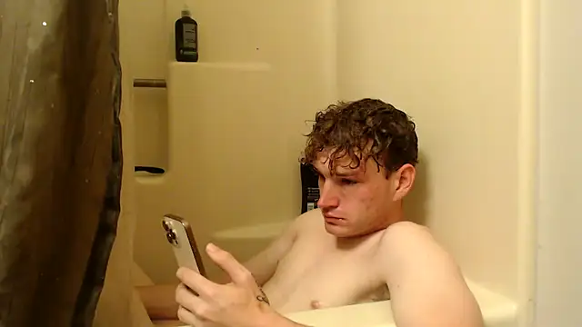 Snapshot of CreamyAustin chatting on 09-28-25, 07:30 CreamyAustin online show from 09-28-25, 07:30