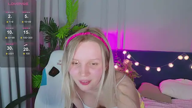 Snapshot of Beatrica_Klein chatting on 01-12-25, 05:33 Beatrica Klein online show from 01-12-25, 05:33