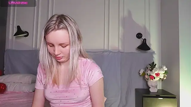 Snapshot of Beatrica_Klein chatting on 02-09-25, 05:33 Beatrica Klein online show from 02-09-25, 05:33