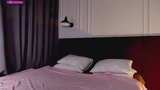 Snapshot of Beatrica_Klein chatting on 02-17-25, 03:31 Beatrica Klein online show from 02-17-25, 03:31