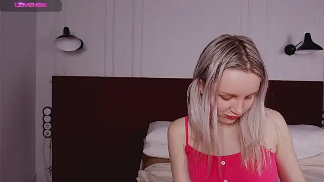 Snapshot of Beatrica_Klein chatting on 02-24-25, 06:36 Beatrica Klein online show from 02-24-25, 06:36