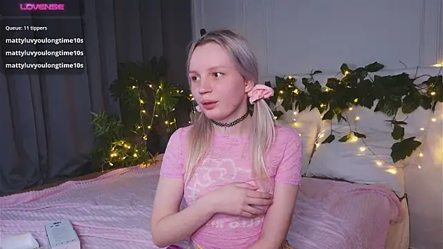 Snapshot of Beatrica_Klein chatting on 03-01-25, 05:38 Beatrica Klein online show from 03-01-25, 05:38