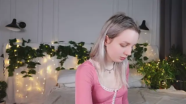 Snapshot of Beatrica_Klein chatting on 03-16-25, 01:49 Beatrica Klein online show from 03-16-25, 01:49