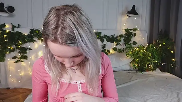 Snapshot of Beatrica_Klein chatting on 03-16-25, 05:28 Beatrica Klein online show from 03-16-25, 05:28