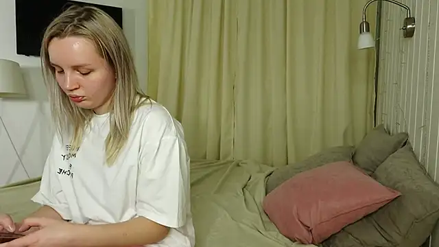 Snapshot of Beatrica_Klein chatting on 10-12-25, 02:27 Beatrica Klein online show from 10-12-25, 02:27