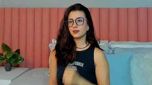 EmaSaenz online show from 04-04-26, 09:12