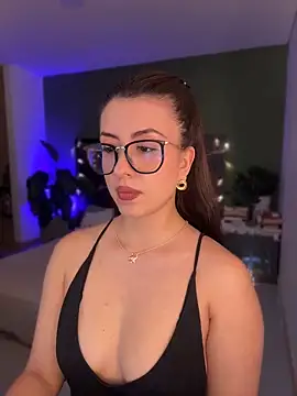 EmaSaenz online show from 06-06-26, 10:58