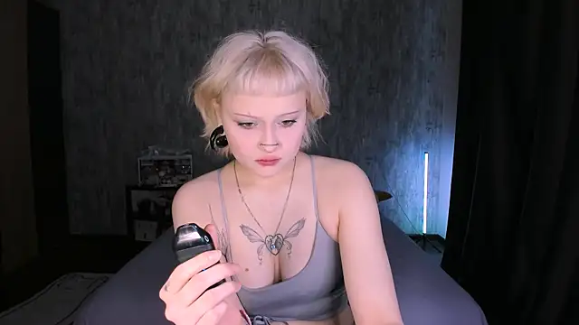 MariaMango online show from 10-30-25, 04:47