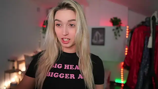 Snapshot of Alexis___Texas chatting on 12-10-24, 10:47 Alexis Texas online show from 12-10-24, 10:47