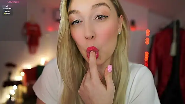 Snapshot of Alexis___Texas chatting on 02-23-25, 08:00 Alexis Texas online show from 02-23-25, 08:00